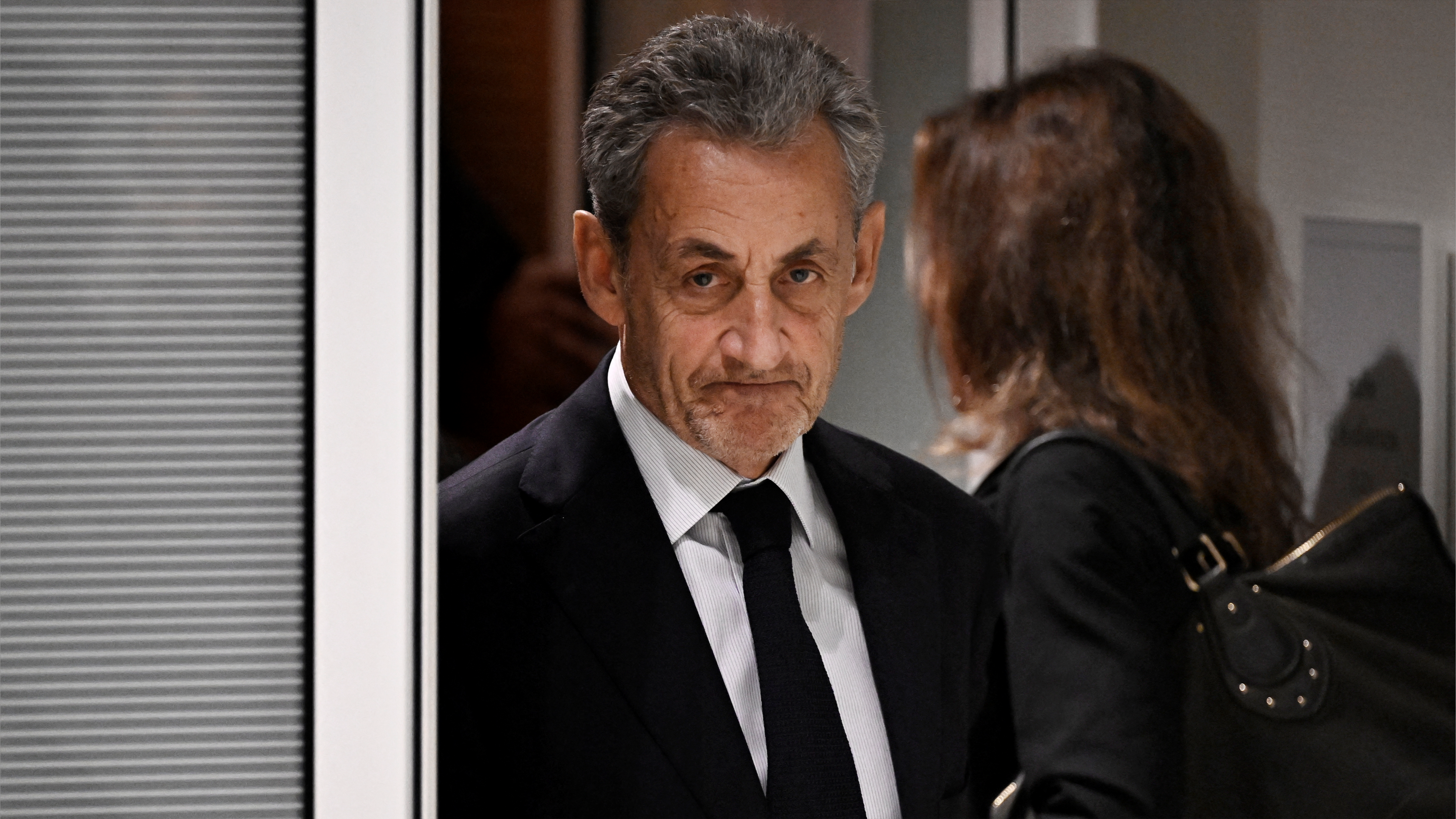 ساركوزي يتحدّى الحكم.. لا عفو ولا اعتراف بالذنب