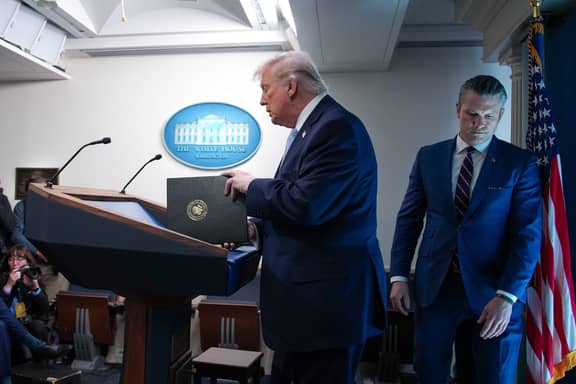 ترامب يهدد إيران.. اتفاق أو عودة للحرب