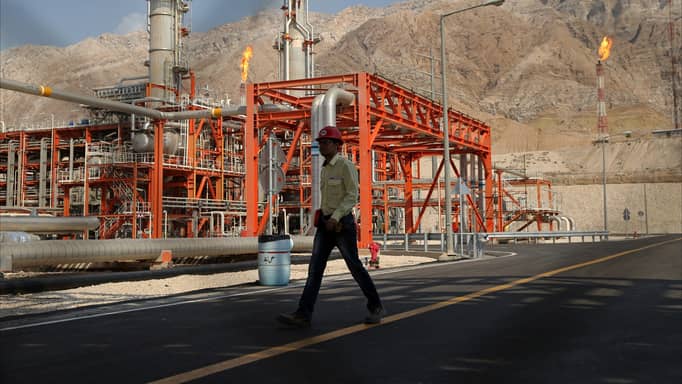 تحقيق يكشف عن "شبكة تهريب" تدر مليار دولار لإيران