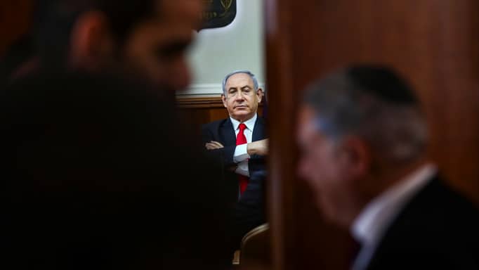 إيلي فيلدشتاين.. من مستشار نتنياهو إلى أكبر فضيحة لإسرائيل