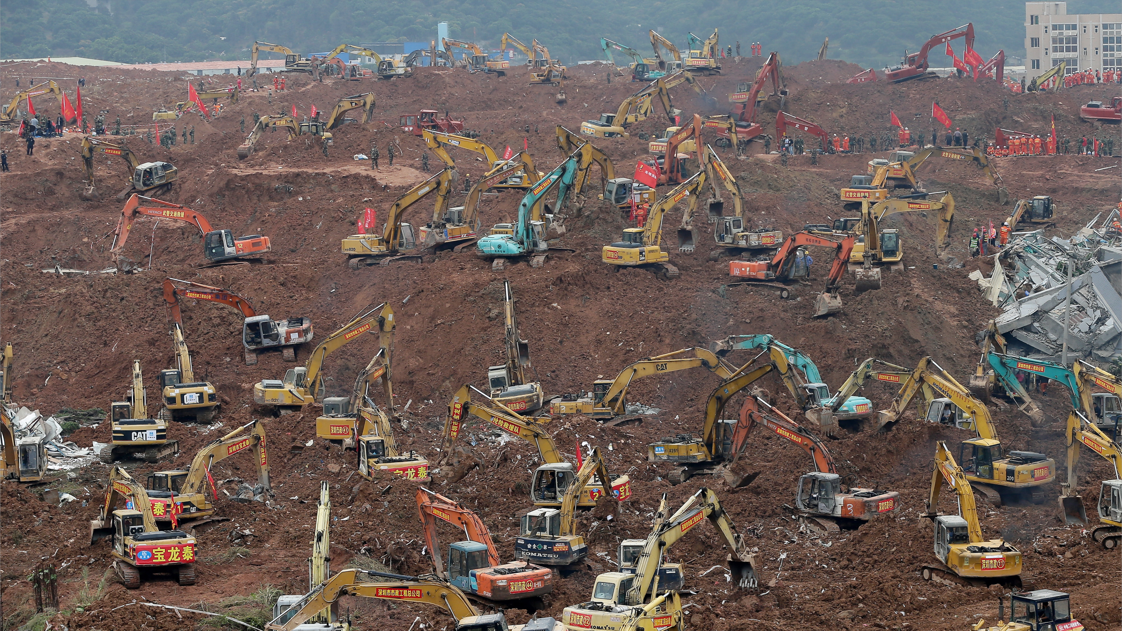 الصين تنبش نفايات أمس لتشغيل محارق اليوم