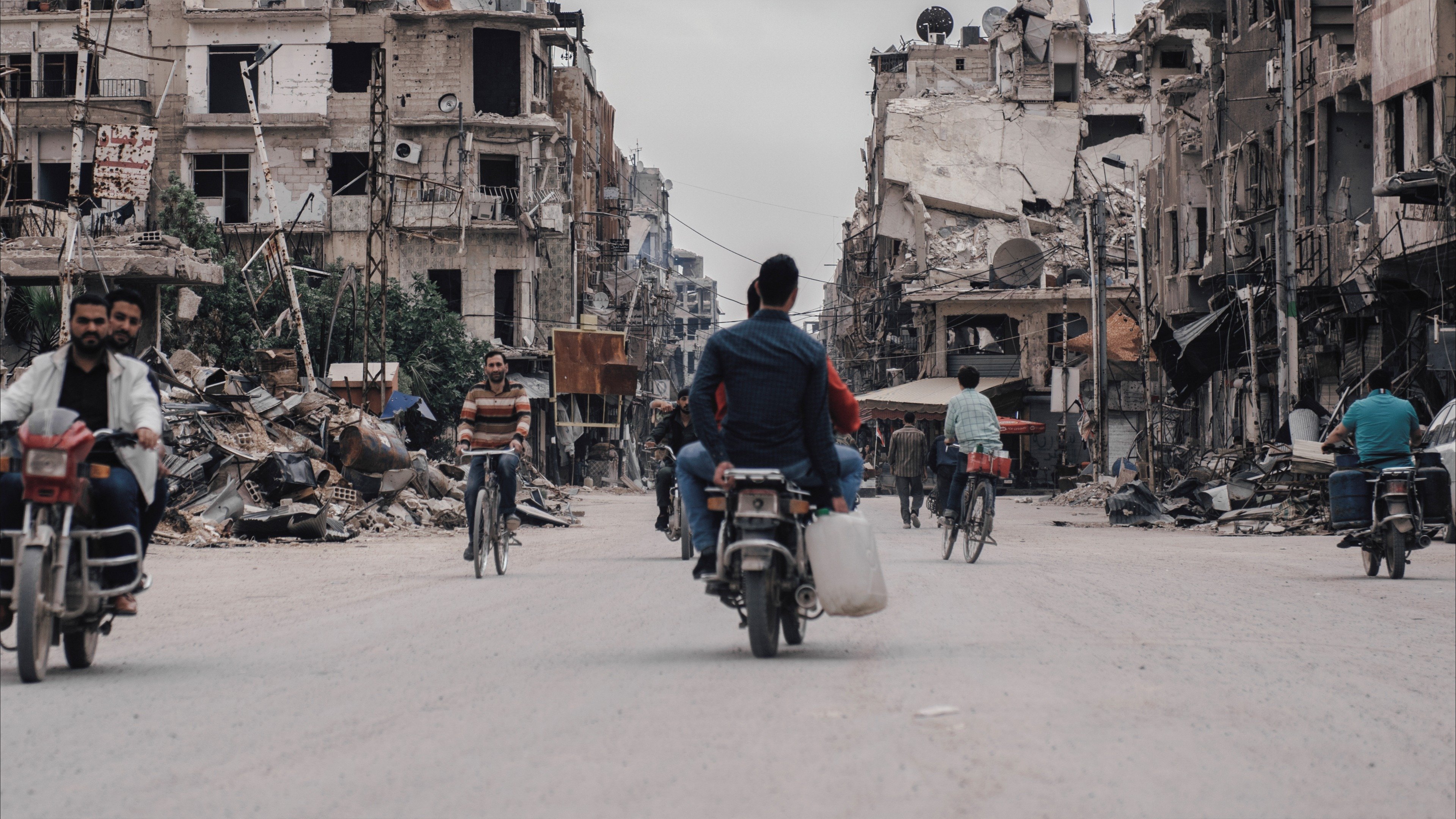 البوكمال السورية.. فوضى تضرب إيران  في "جسرها البري"