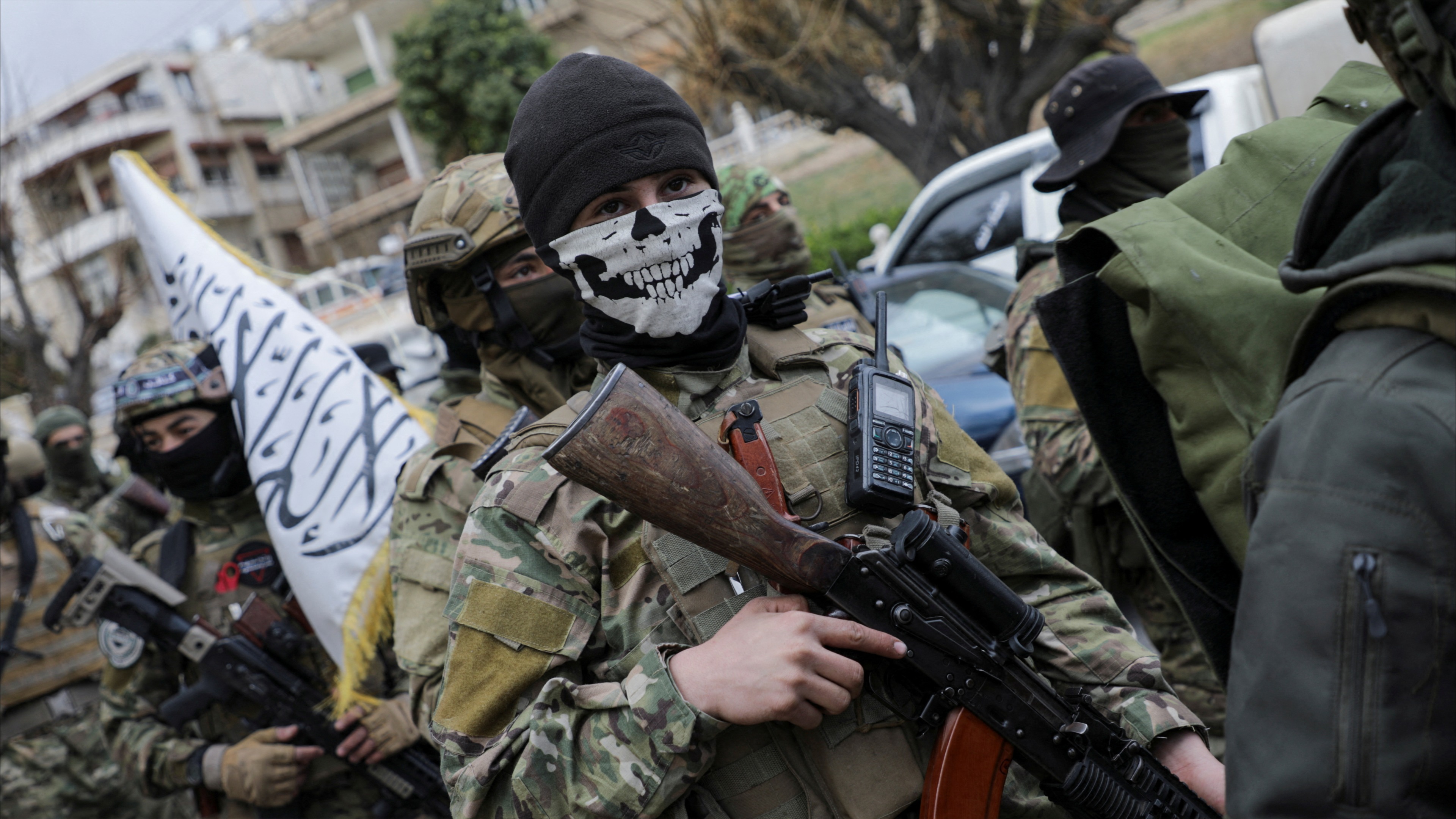 قتلى وجرحى.. تجدد الاشتباكات على حدود لبنان وسوريا