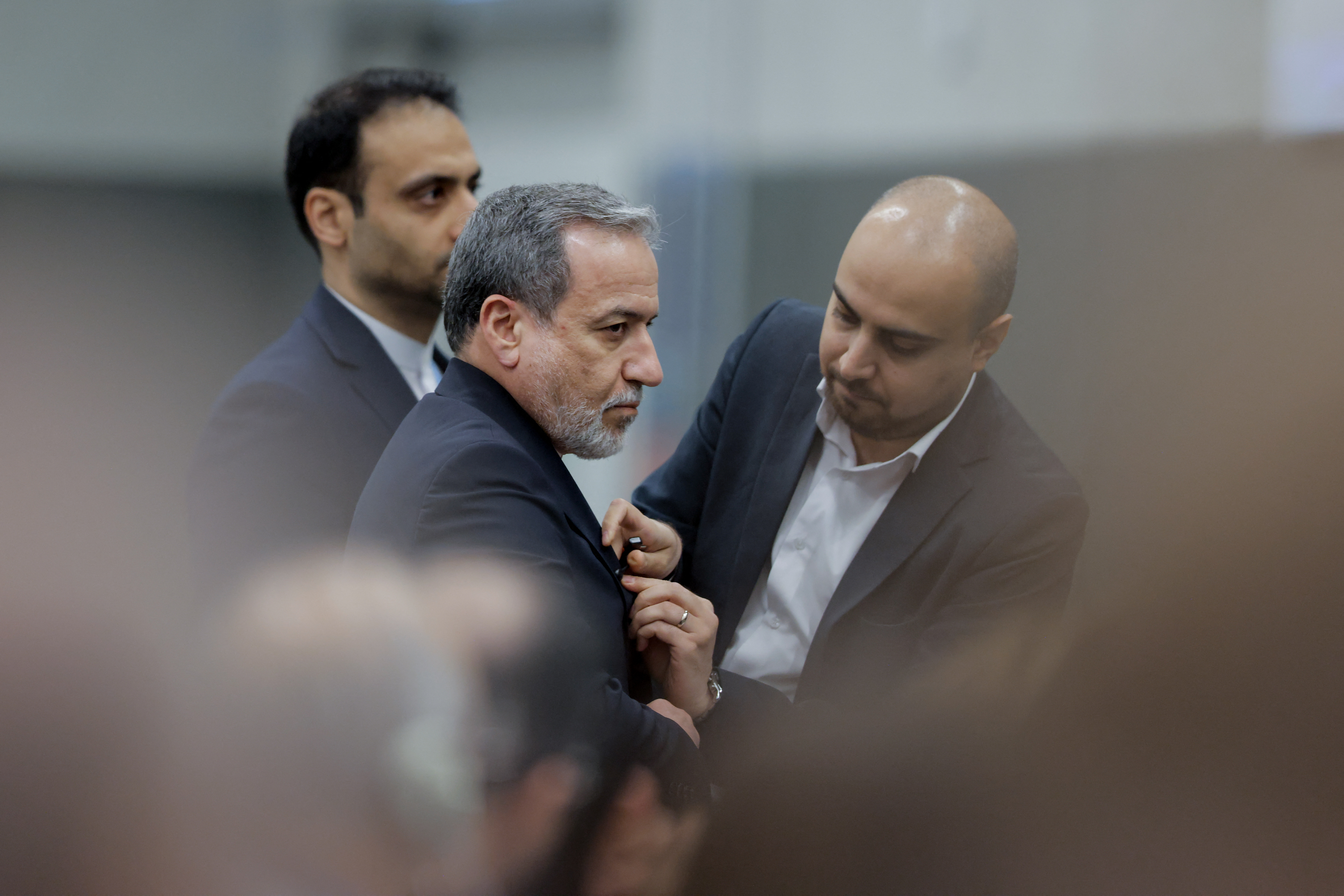 مهلة طهران لا توقف العدّاد.. هل يضرب ترامب إيران؟