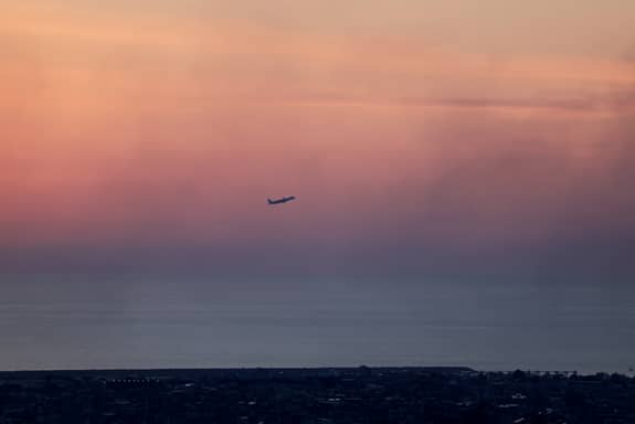 بعد قرار وتهديد.. إجلاء إيراني من لبنان بطائرة روسية