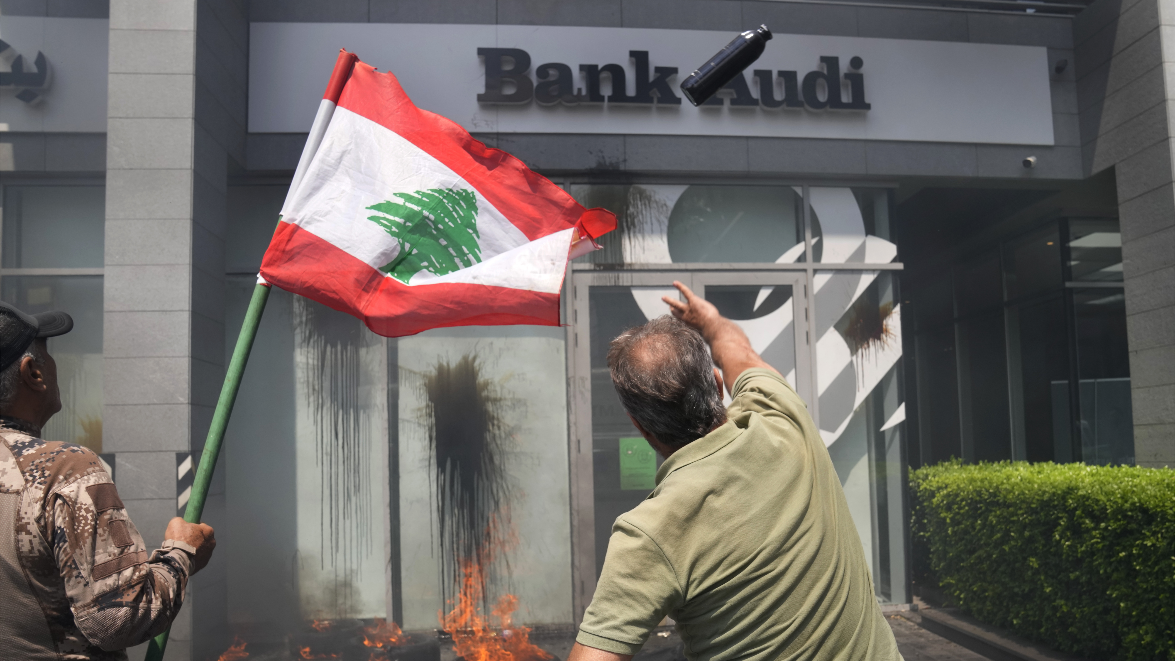 ودائع لبنان: 100 ألف $ خلال 4 سنوات.. من يدفع الـ70 مليارًا؟