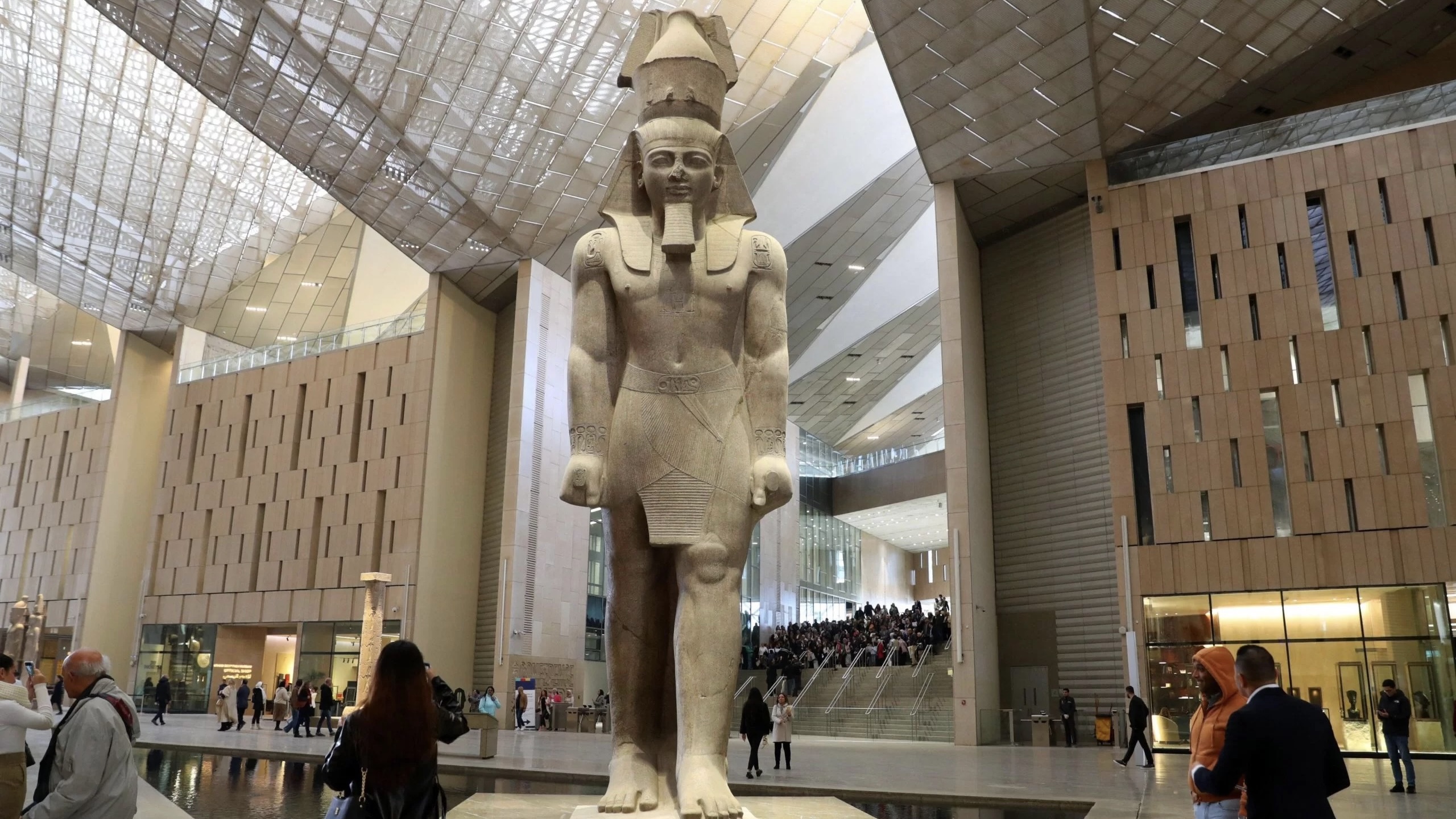 "هرم رابع" ينهض.. المتحف المصري الكبير يروي قصة مصر الجديدة