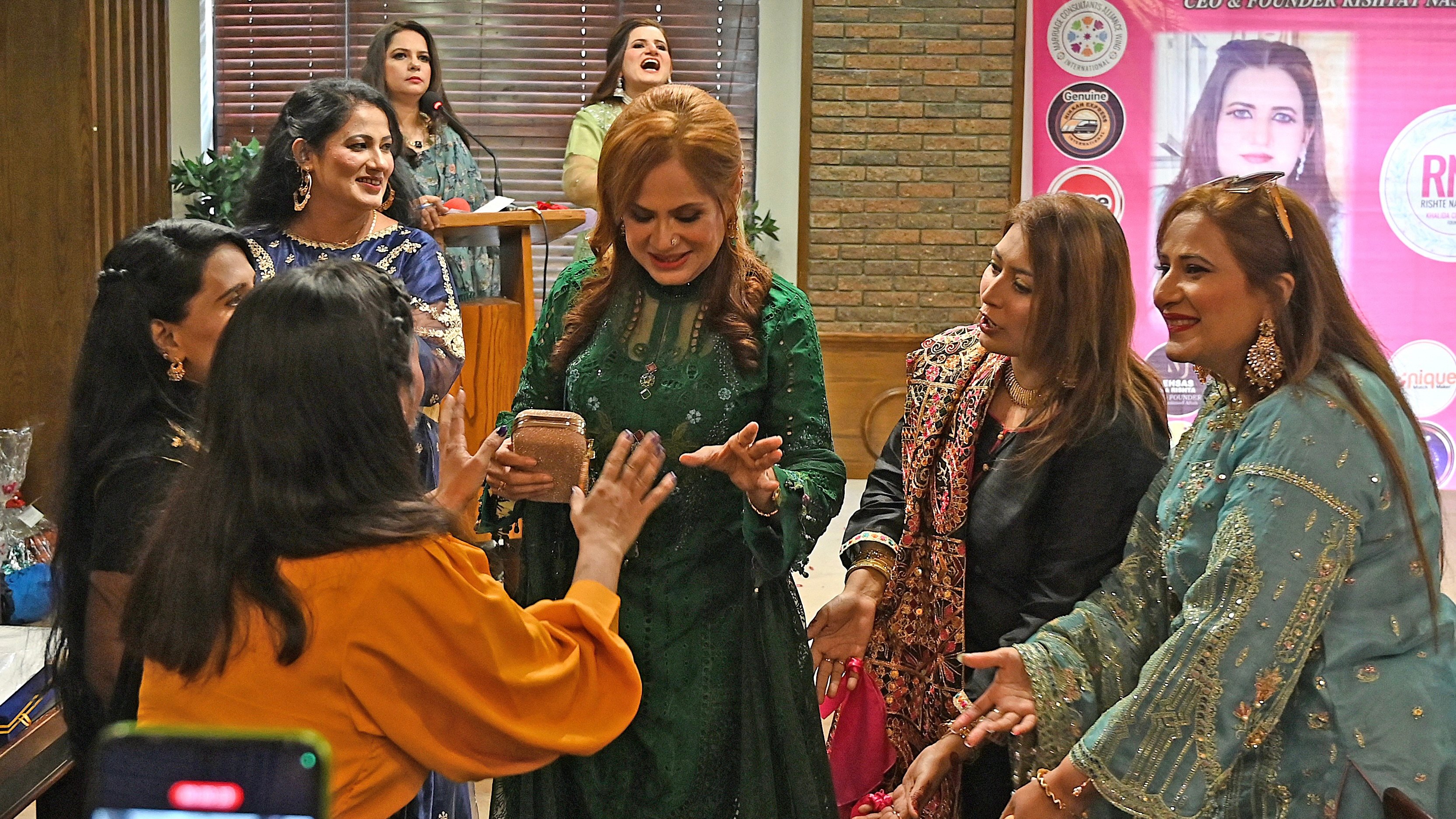 الـdating apps تغيّر مفاهيم الزواج في باكستان