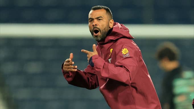 أشلي كول يبدأ التدريب في "جنة كرة القدم"