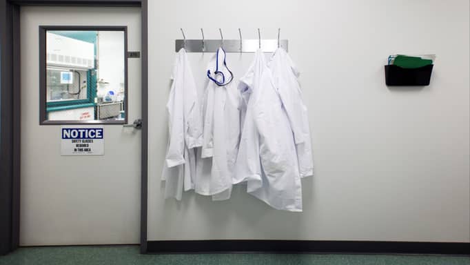 ماذا لو غادر السوريون؟ معضلة تهدد "صحة ألمانيا"