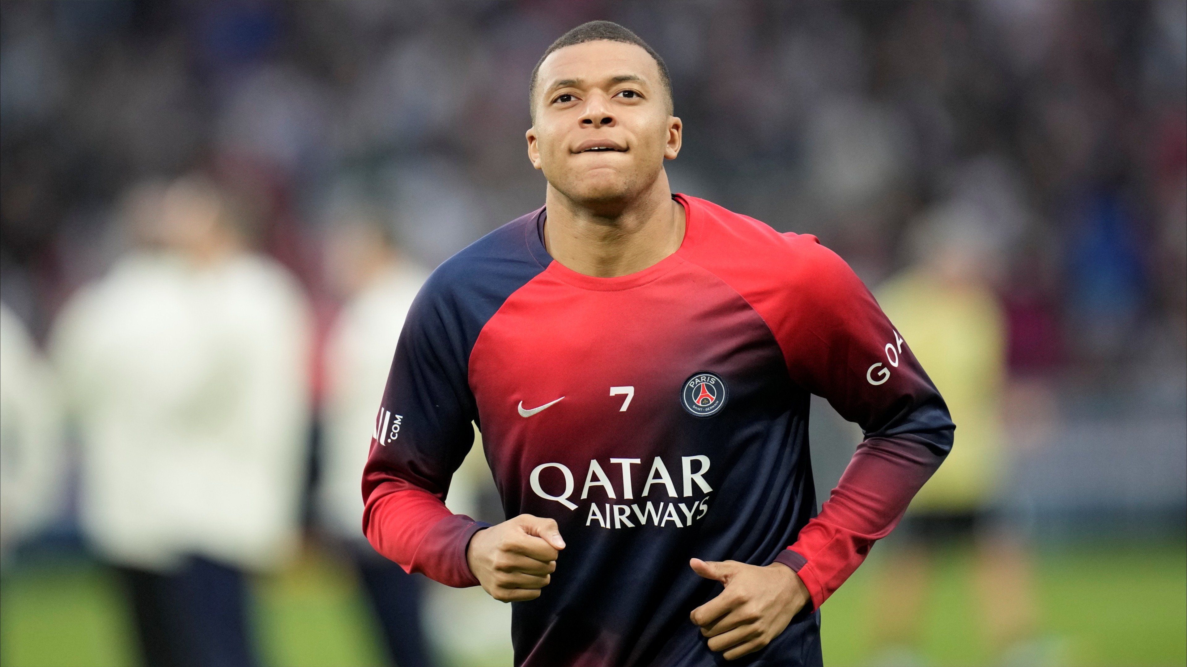 وداع وشجار وتلميح.. مبابي يُحكم قبضته على الأضواء