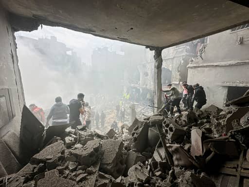 غارات دامية على لبنان.. وإسرائيل تتوعد بالمزيد