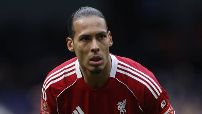 فان دايك "المتألم" يعتذر لجماهير ليفربول