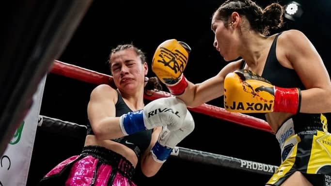 بين الحياة والموت.. "ضربة قاضية" تُنهي حلم ملاكِمة أميركية شابة