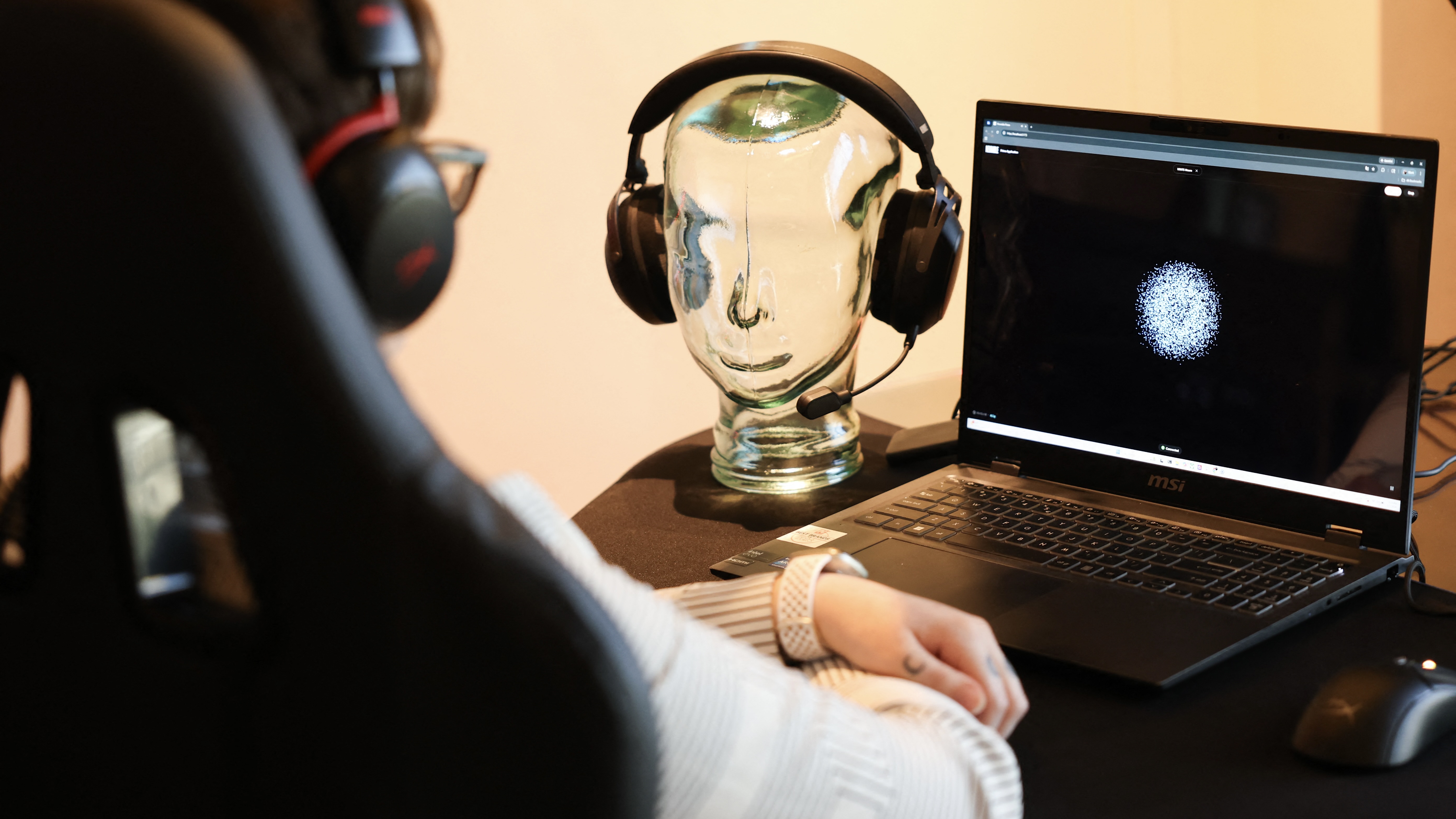 طبيبك على رأسك.. سماعات ذكية تكشف أسرار الدماغ