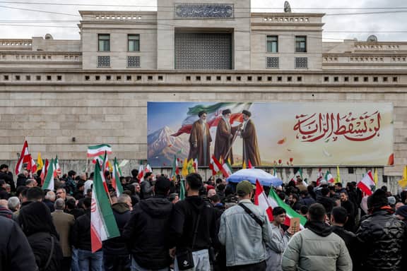 طهران تتحدى بيروت بـ"السفير المطرود"