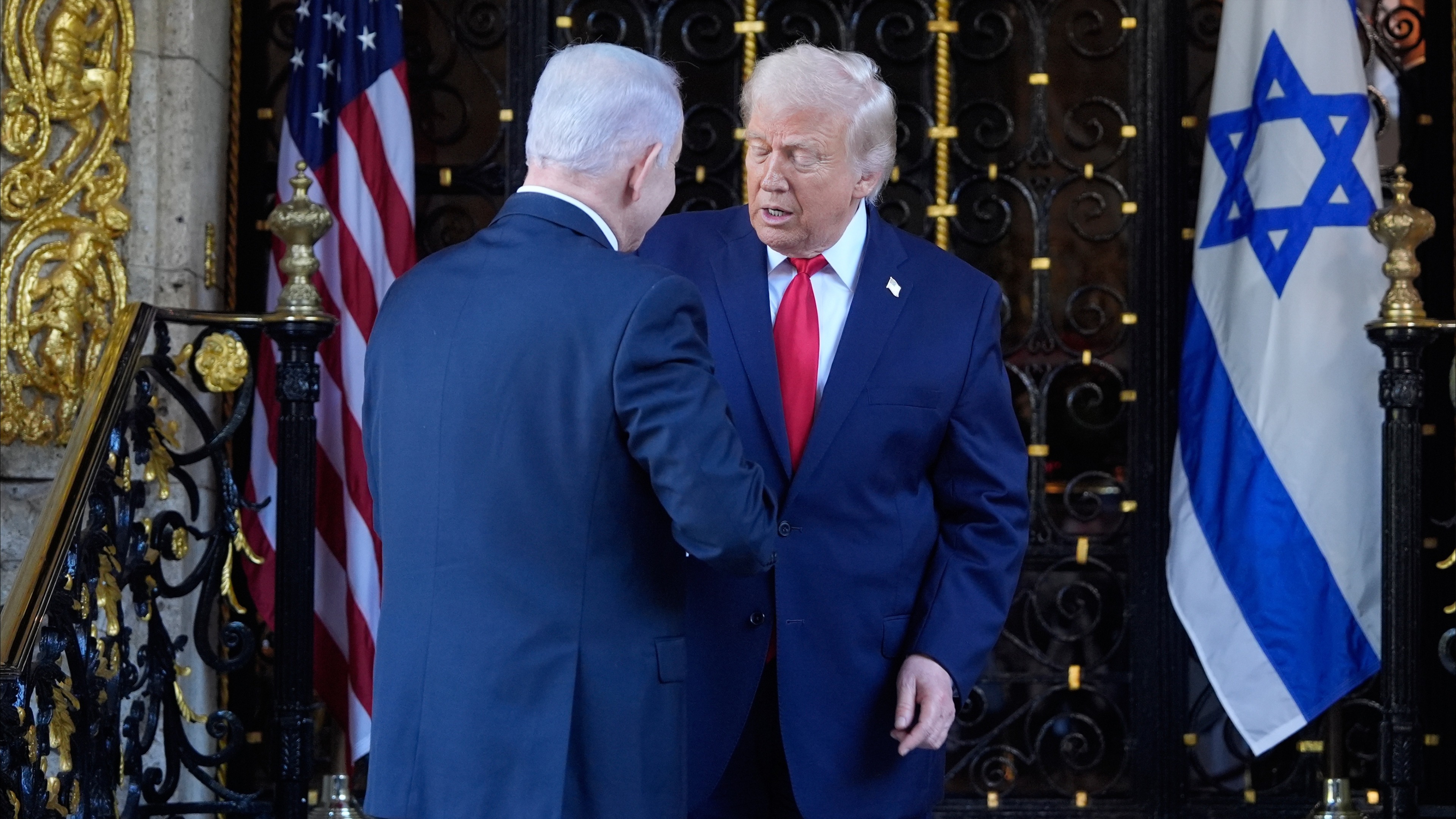 ترامب لنتنياهو: اضرب صواريخ إيران والوقود علينا