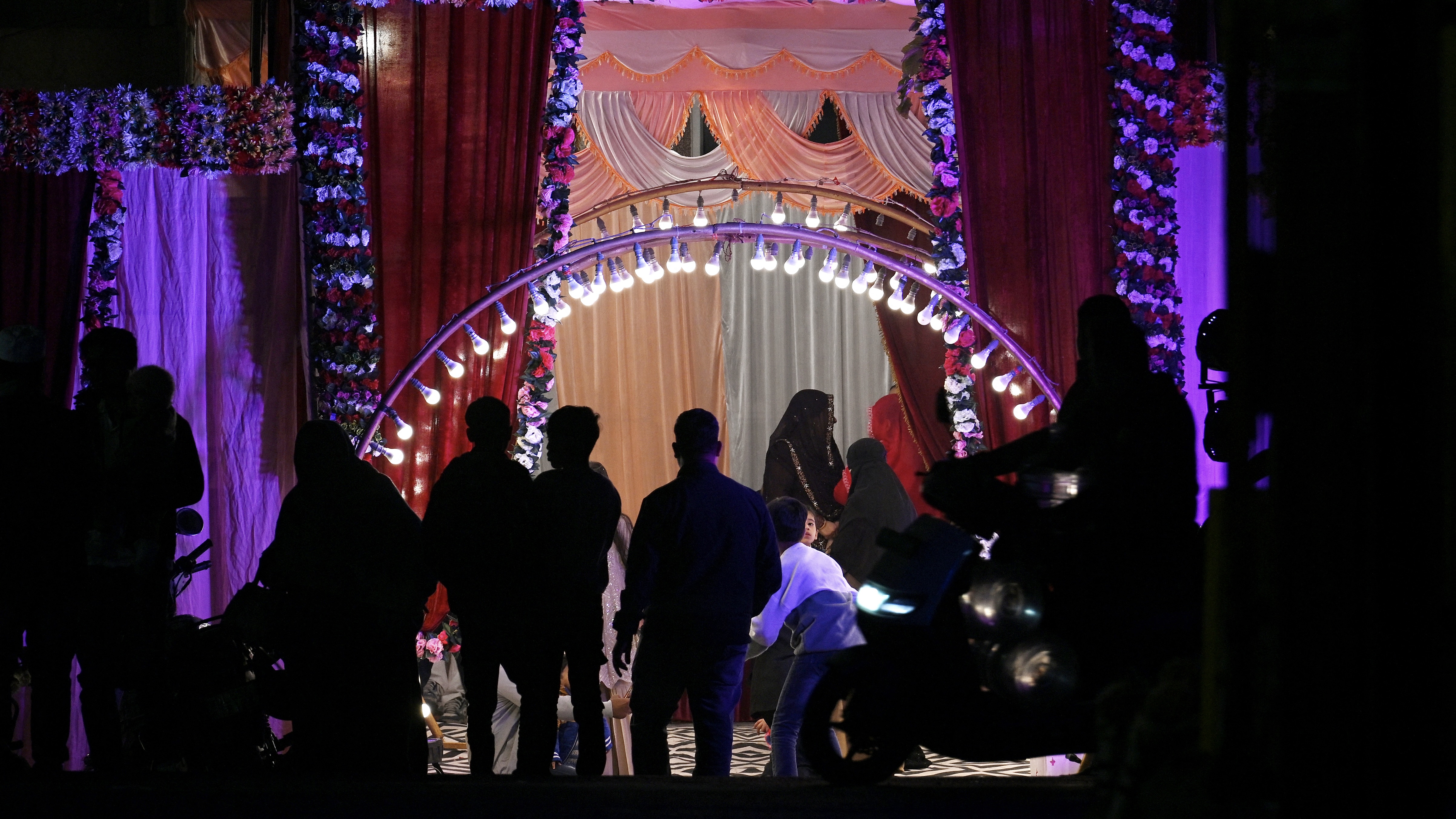 محققو الزواج في الهند.. التجسس قبل الحب أحيانا