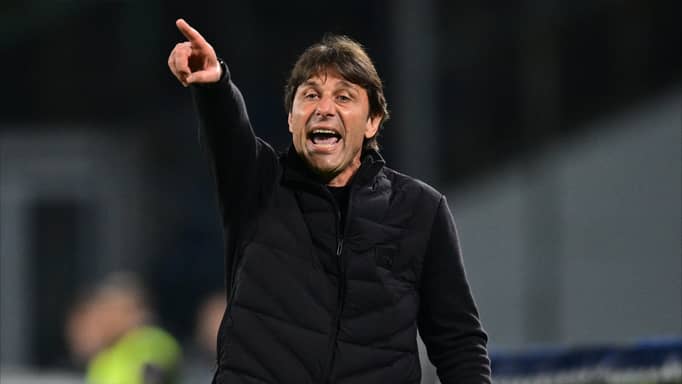 كونتي يرشح نفسه لتدريب إيطاليا