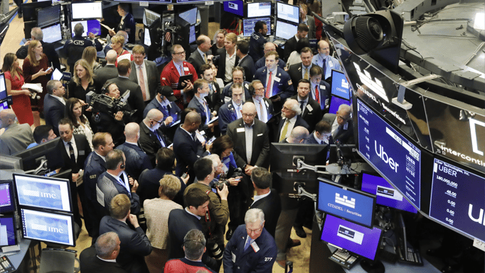 تناقضات خطاب ترامب.. بين تهديدات الـWeekend وتهدئة جرس البورصة