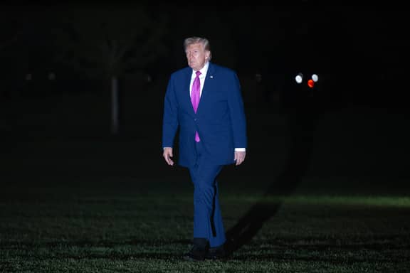 ترامب يعلن تطهير هرمز وإغراق سفن ألغام إيرانية