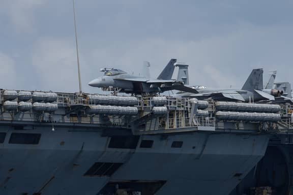 قبل مهلة ترامب.. الجسور تُقصف وخرج تهتز