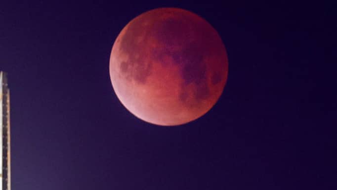 ليلة الخسوف العظيم.. "القمر الدموي" يودعنا حتى عام 2028