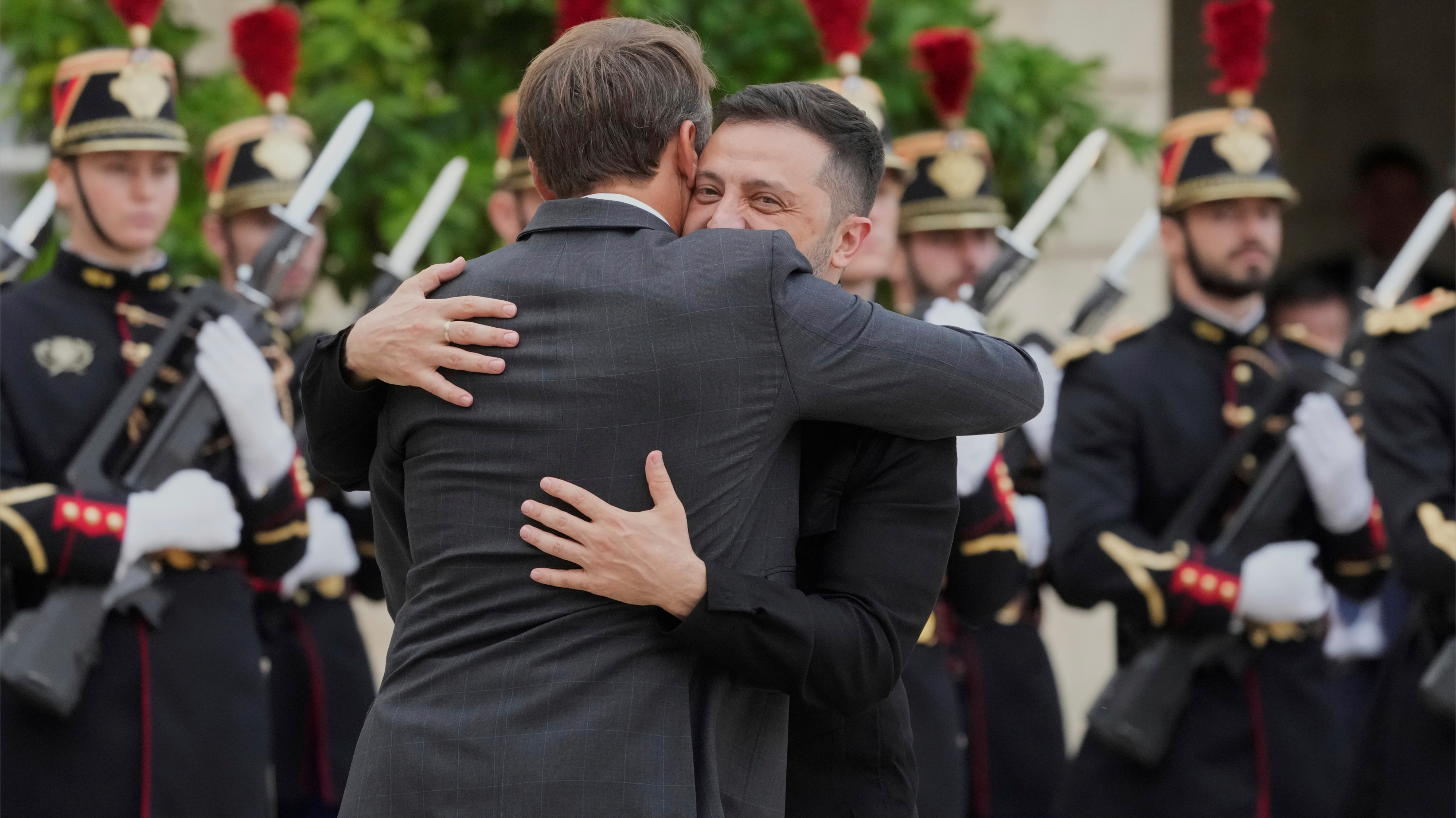 قمة باريس تمنح كييف ضمانات.. وويكتوف ينقل رسالة ترامب