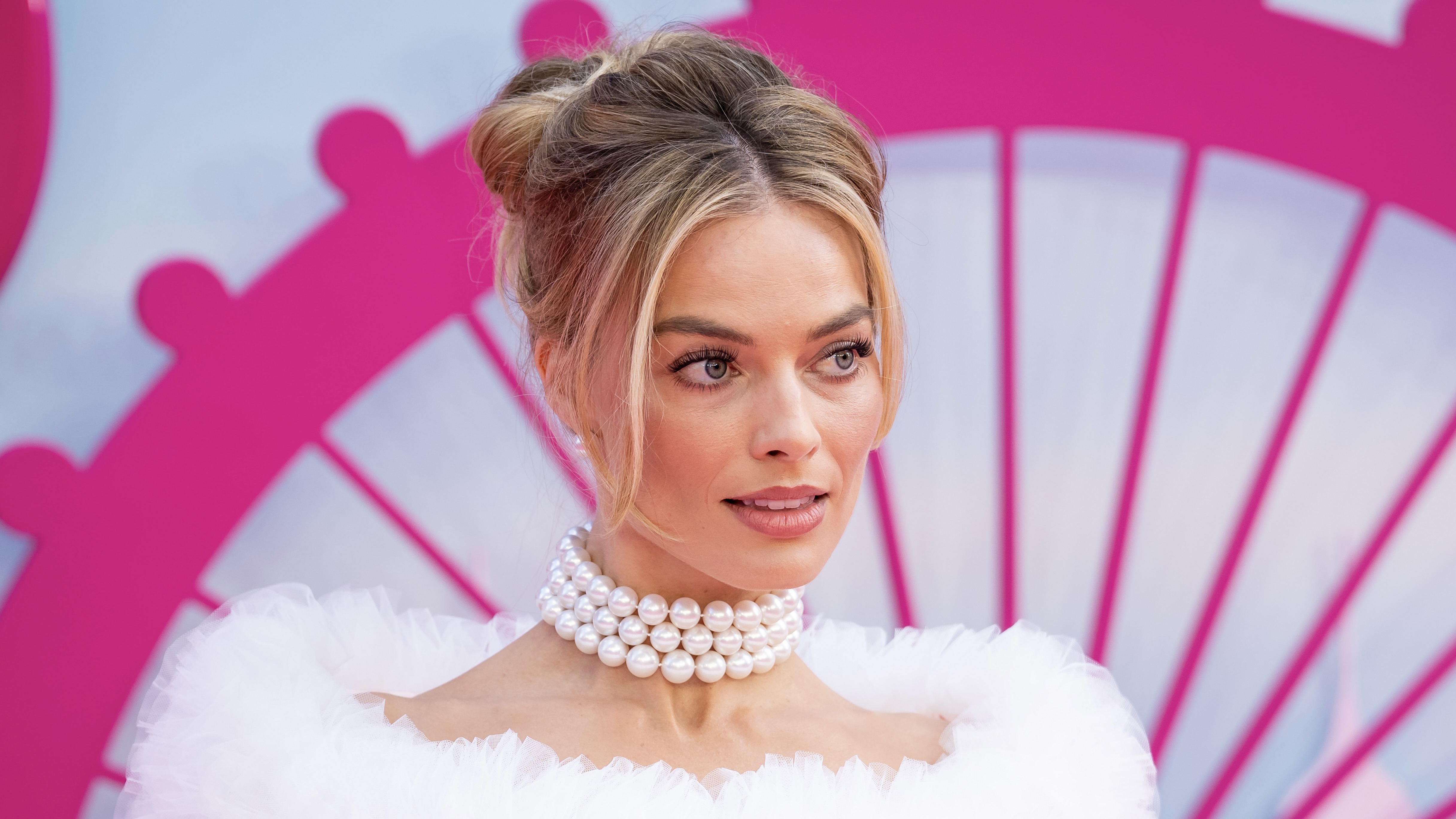 بطلة باربي تحتفل بـ"عيد الحب" بفيلم مؤلم