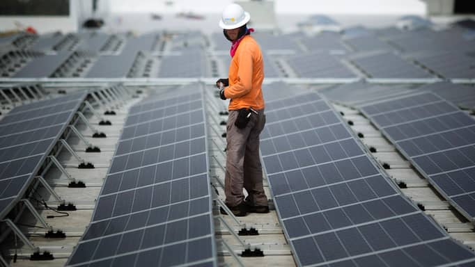 الاستثمار في الطاقة النظيفة بتريليوني دولار في 2024