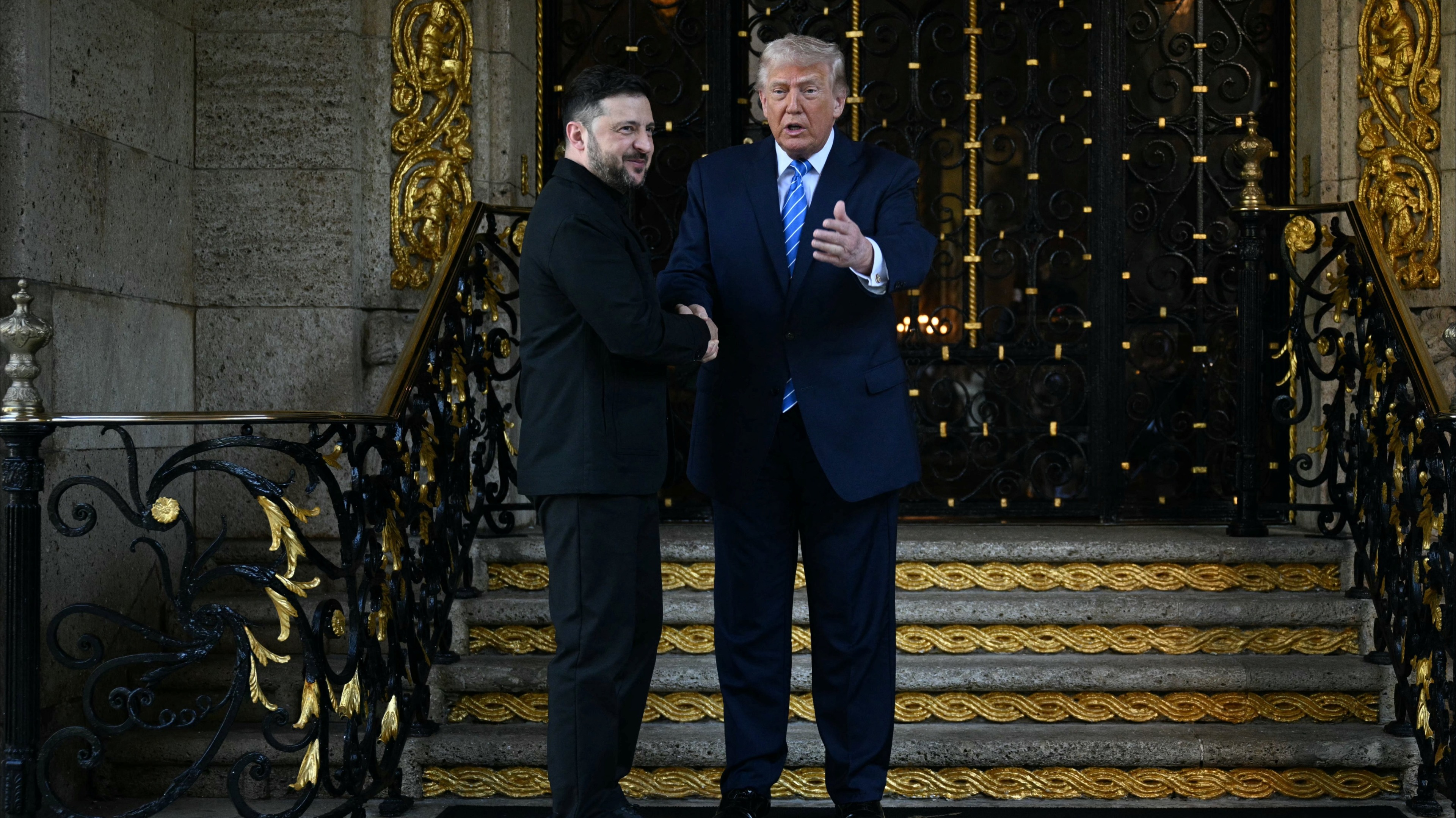 صفقة دونباس الأميركية.. استفتاء أم سقوط زيلينسكي؟