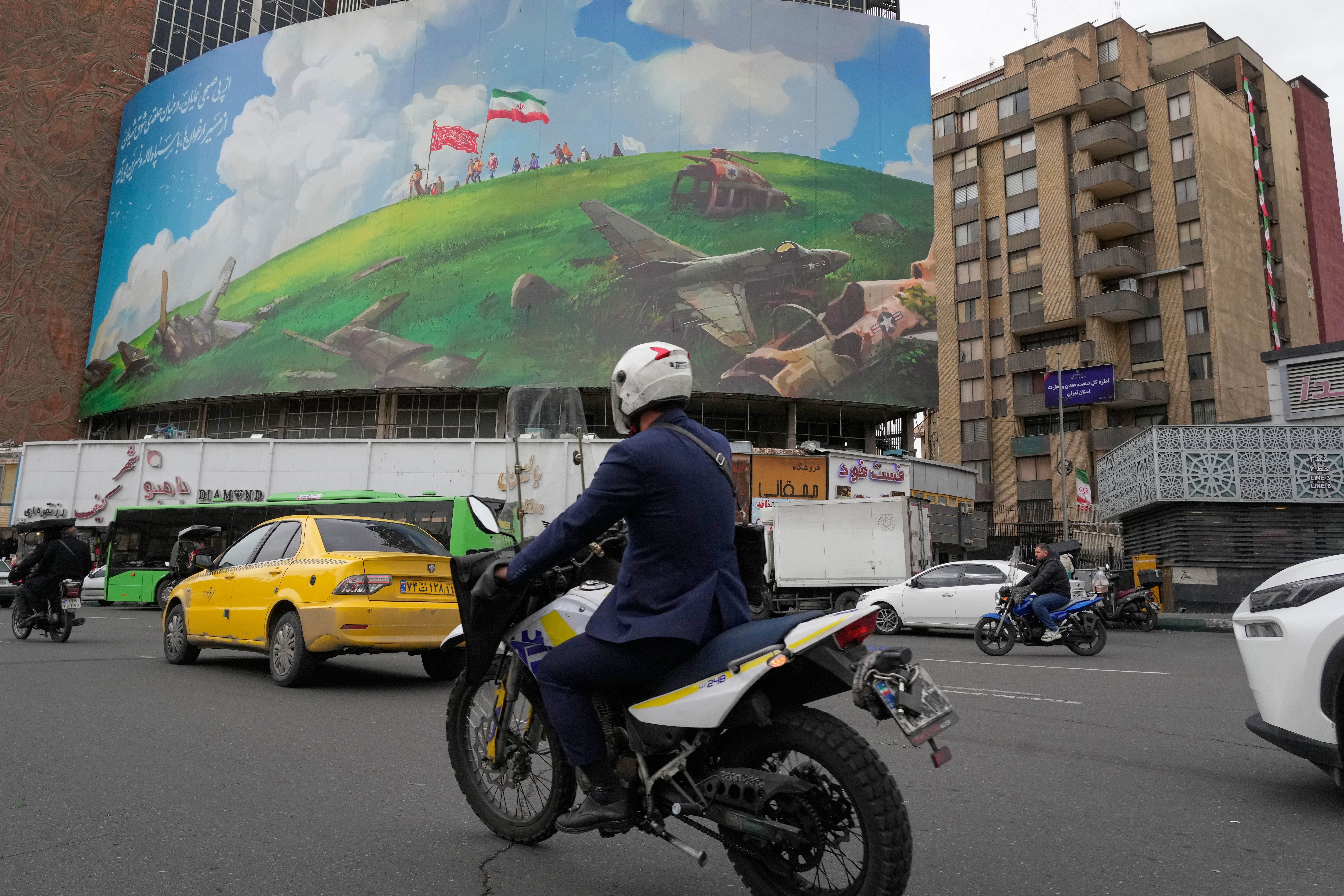 ضرب إيران.. إسرائيل تقنع ترامب بـ"مهمة لم تنجز بعد"