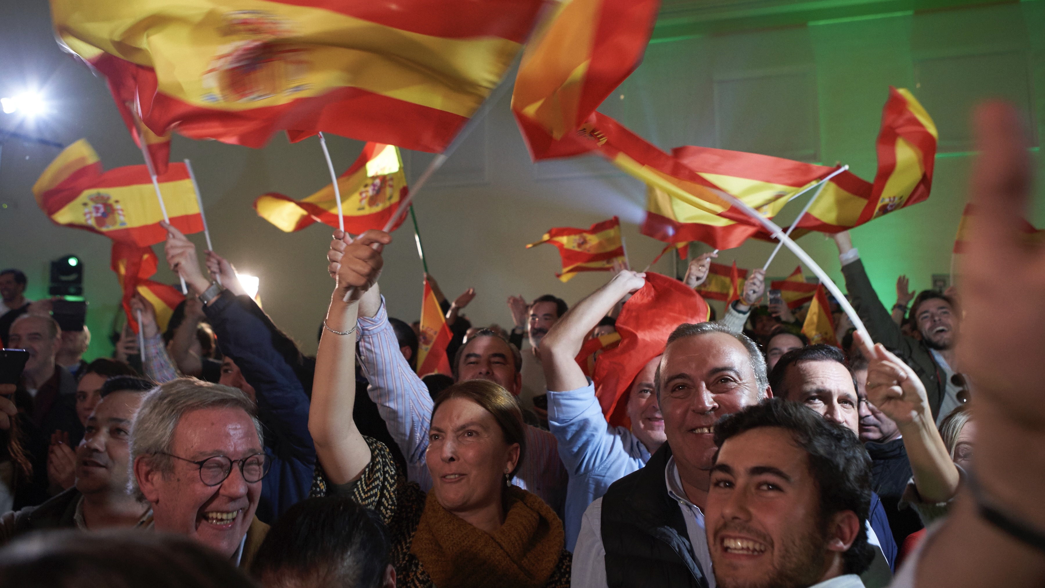 إسبانيا تقنن أوضاع 500 ألف مهاجر غير شرعي