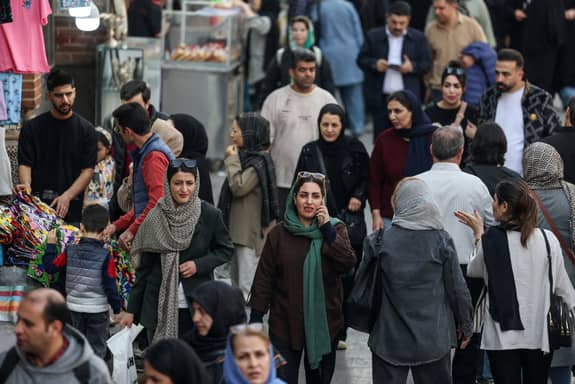 تور وVPN وأجهزة حرق.. الـCIA ترسم طريق العملاء داخل إيران