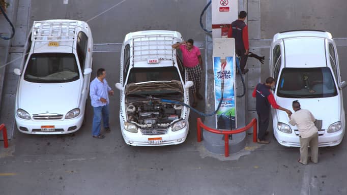 بسبب الحرب.. مصر ترفع أسعار المحروقات