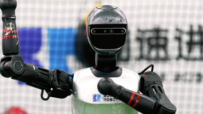 انتهى زمن "وظيفة العمر"؟.. تحذير من خطر الـAI على الموظفين