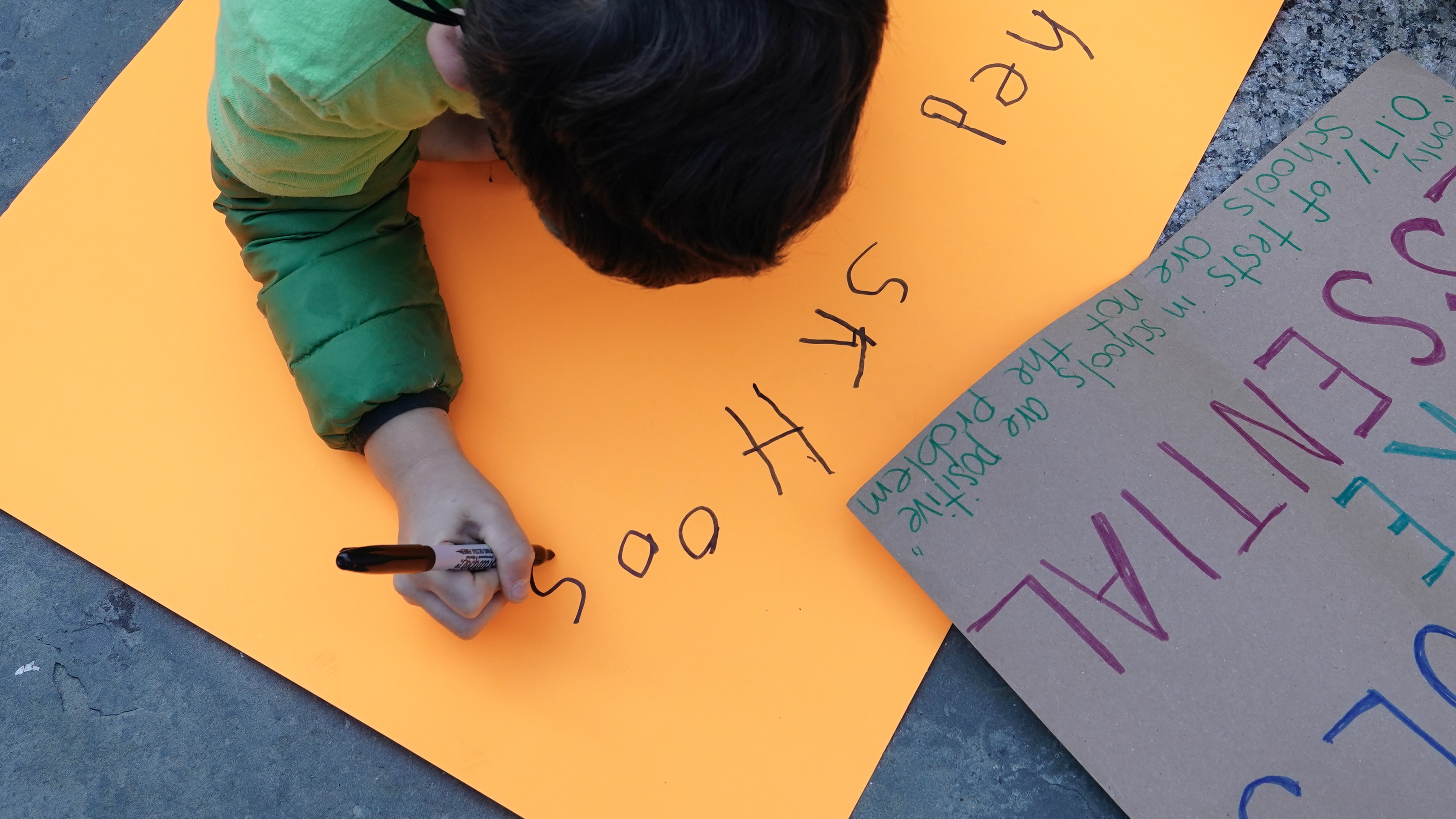 معركة القلم ضد الكيبورد.. لماذا لا يزال تعليم الكتابة اليدوية ضروريا؟