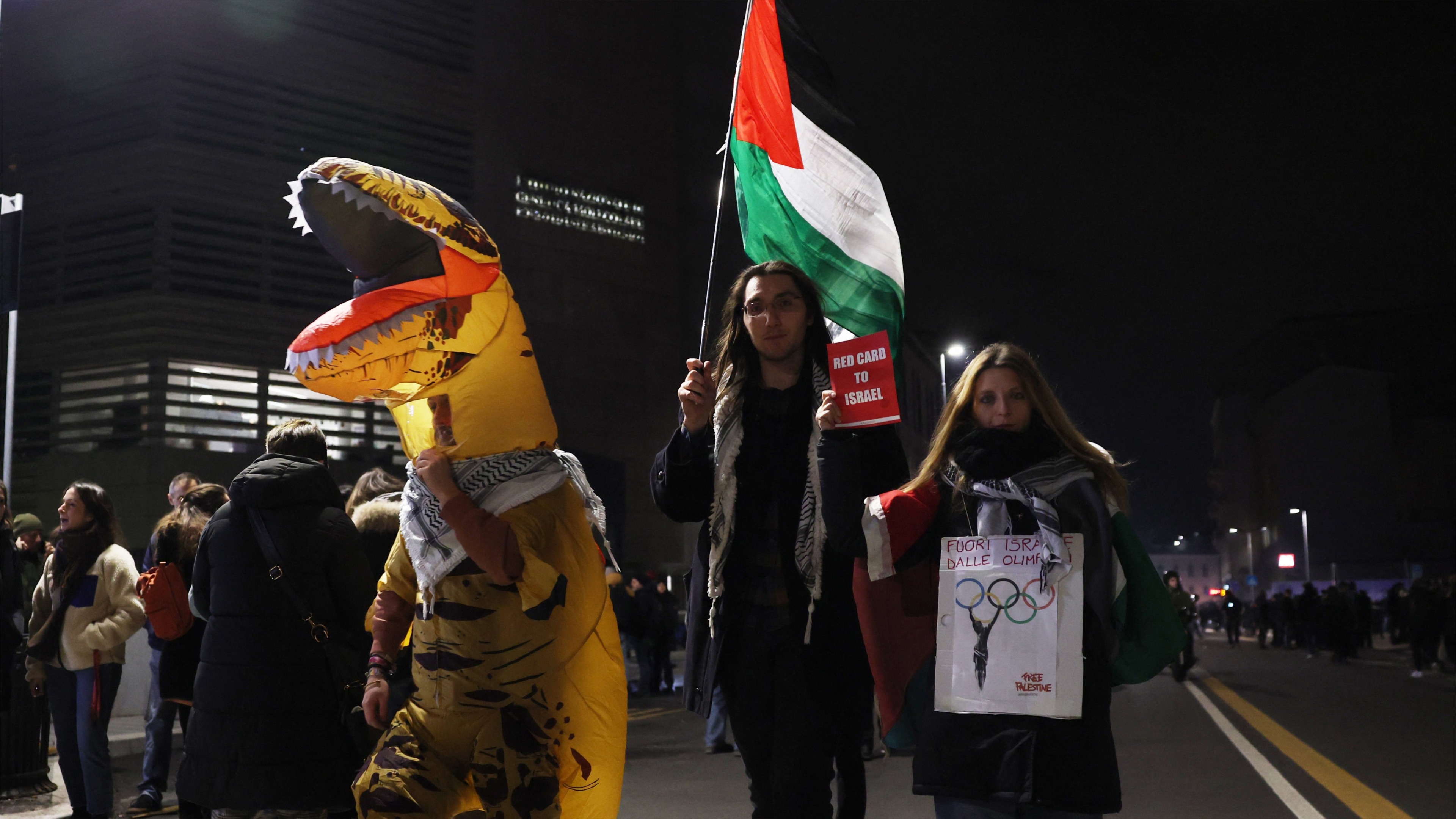 هتاف" فلسطين حرة" يطرد موظفا من الأولمبياد الشتوي