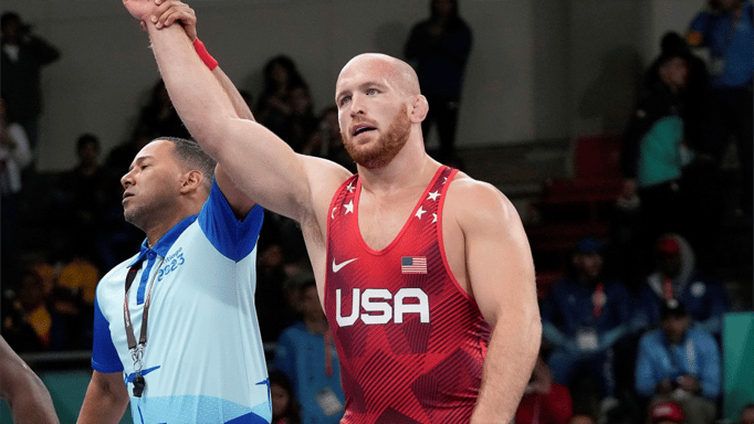 بسبب "الدعارة".. بطل أولمبي "تاريخي" في قبضة الشرطة