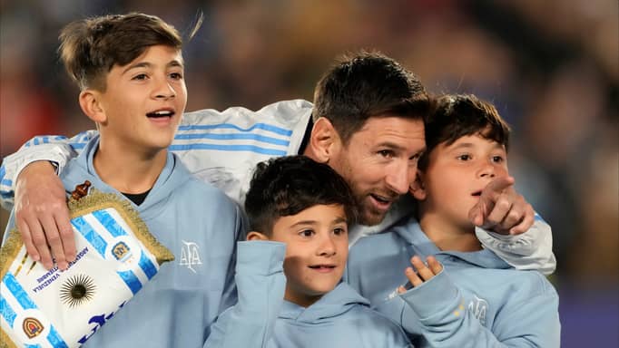 ميسي المُتوج "ملك" دراما الأرجنتين