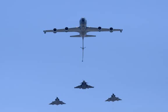 "أسقطنا طائرة إنقاذ الطيار".. هل فعلتها إيران مجددا؟