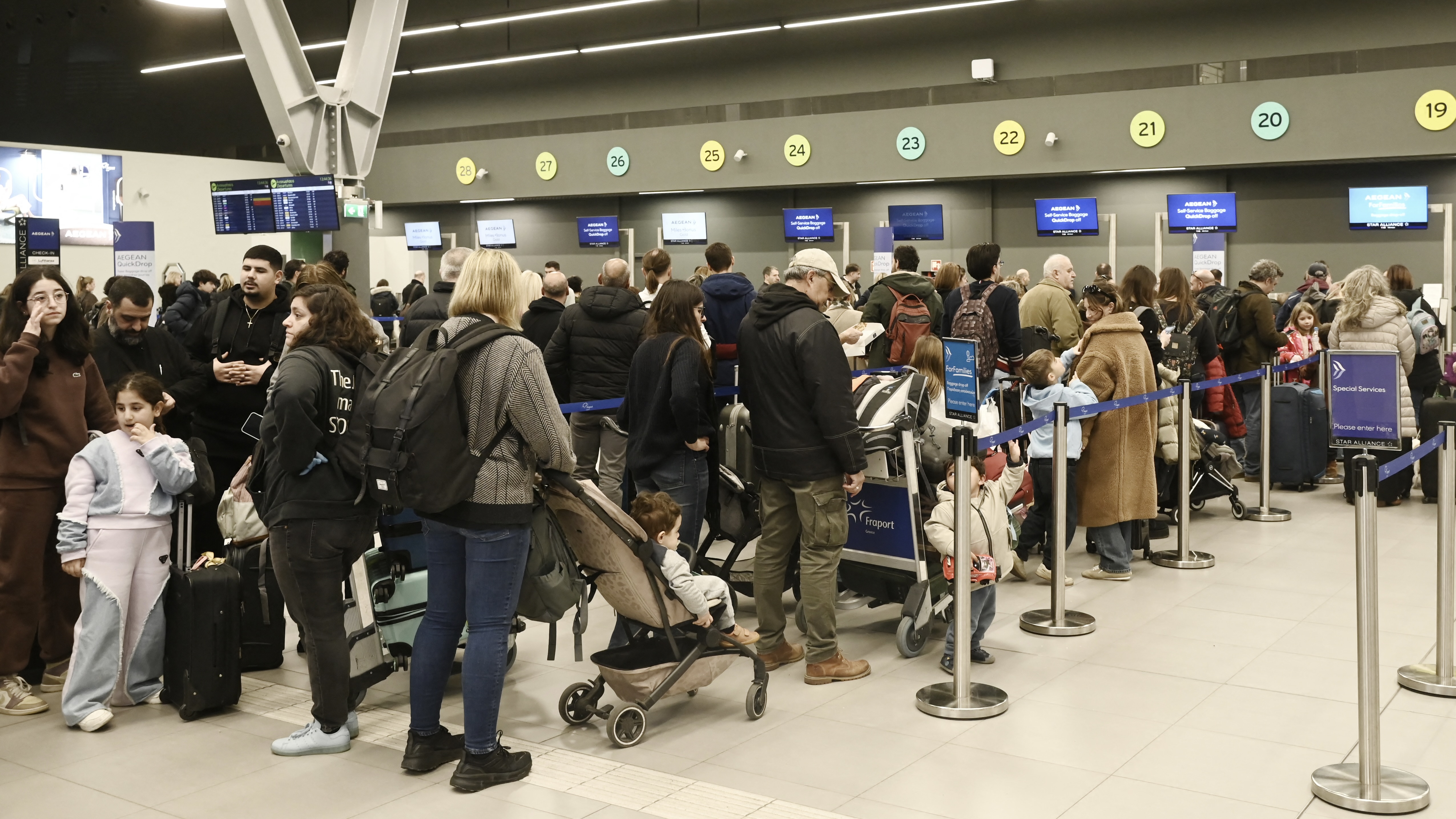 "شلل جوي" يضرب اليونان بعد عطل في أنظمة الاتصالات