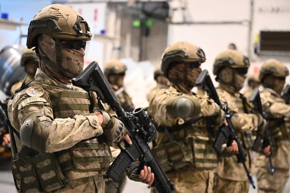 الناتو يطفئ فتيل المادة 5 بعد صاروخ تركيا