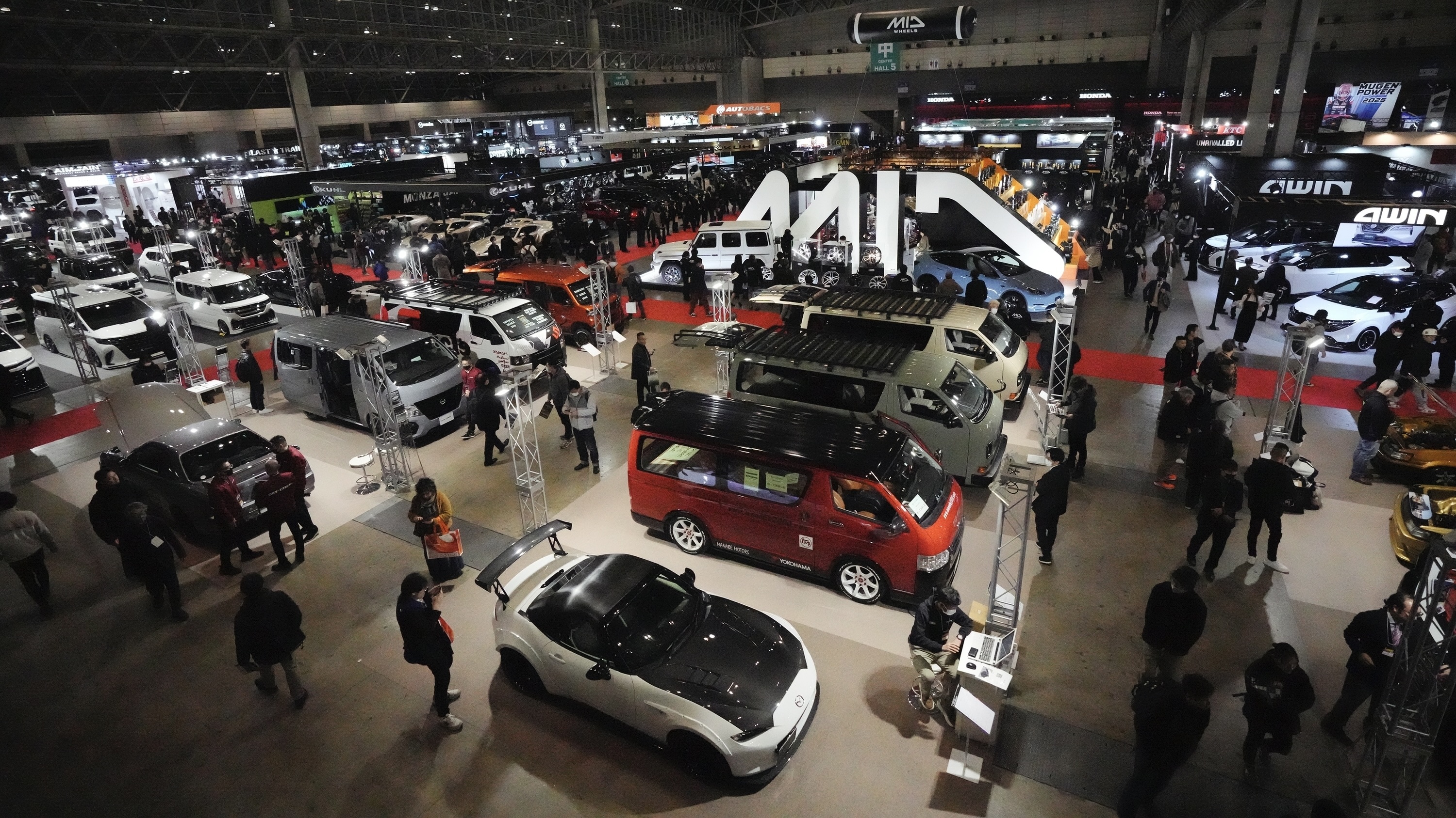 إلى أين تتجه صناعة السيارات في 2025؟