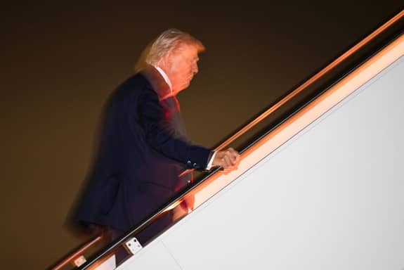 من يحكم طهران كما يريد ترامب؟