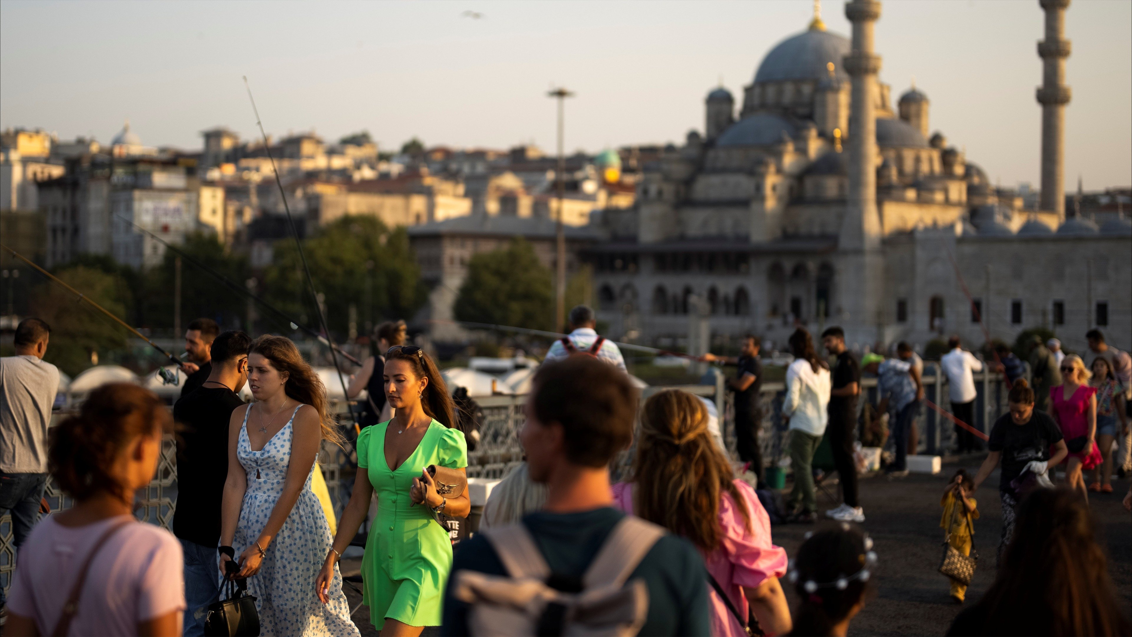 ضرب وصفع.. ماذا يجري في أبرز مدارس تركيا الدينية؟