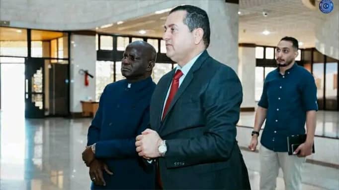 حكومة شرق ليبيا تقع في فخ محتال انتحل صفة مسؤول رسمي