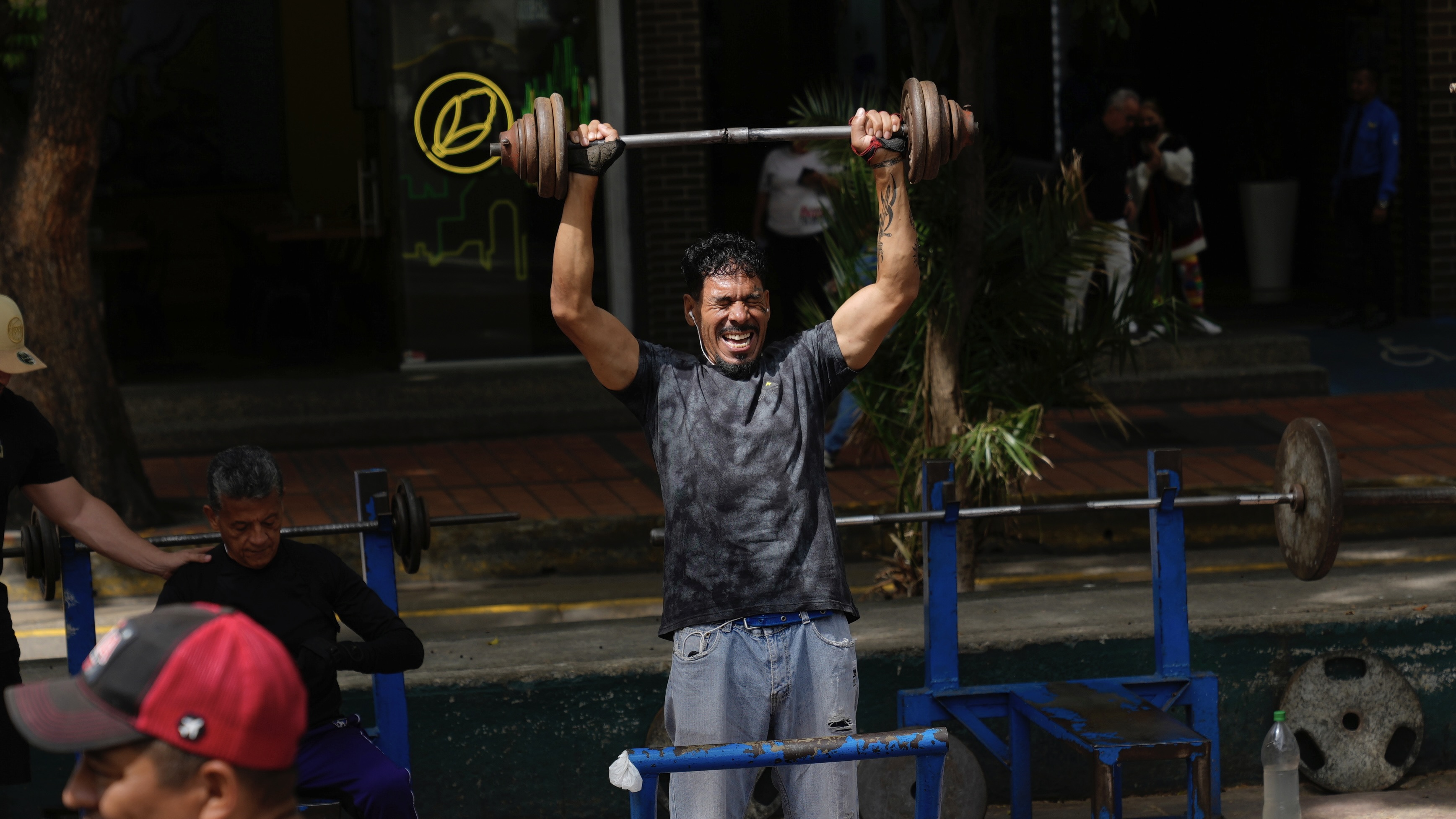 التمرين على معدة فارغة.. هل يزيد حرق الدهون فعليا؟