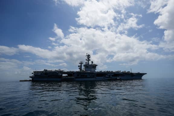 الأول يعطل والآخر يضرب.. كيف تغير واشنطن حرب إيران بسلاحين؟