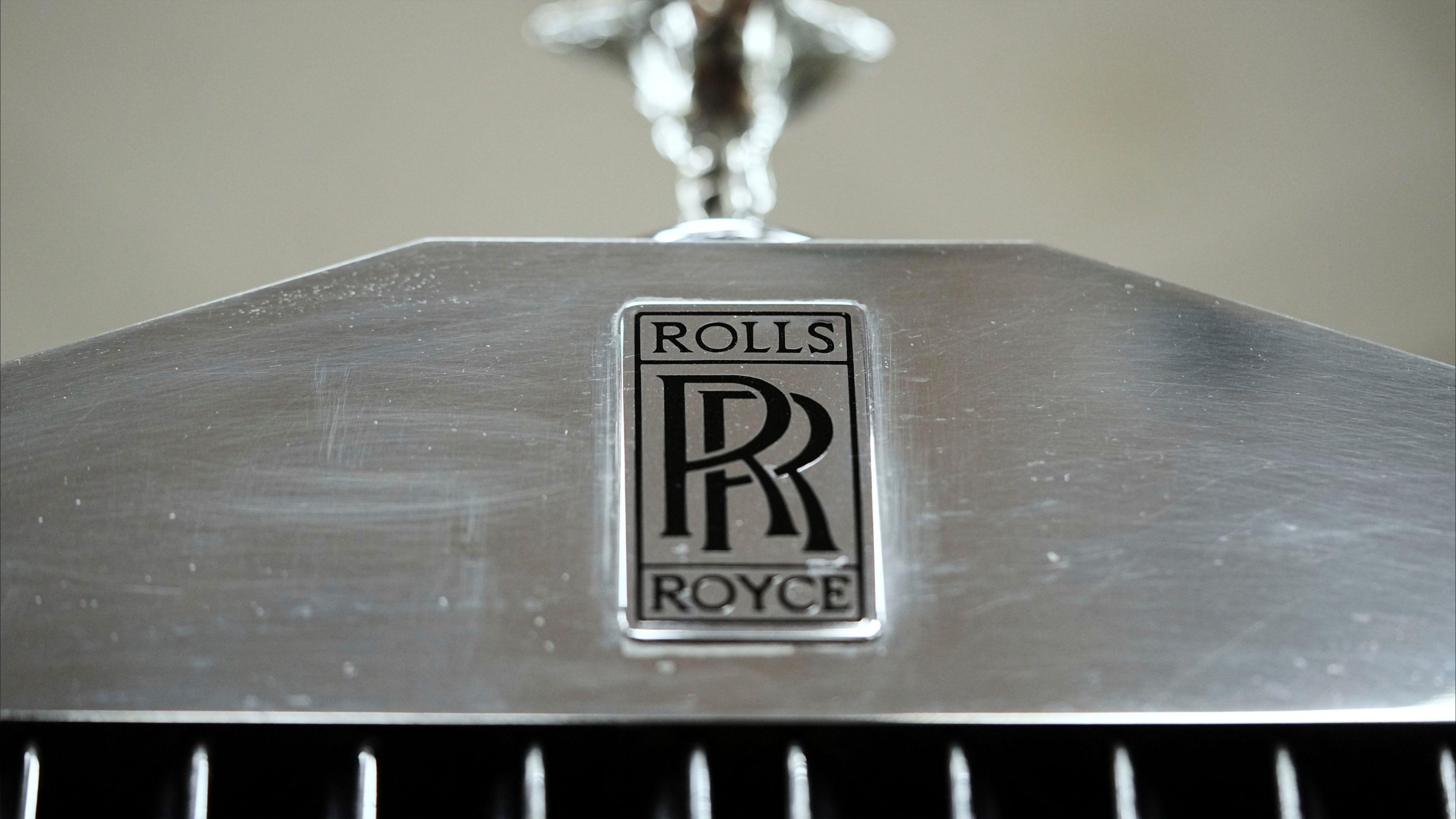 رولز رويس هدية لعملاء شركة تجميل.. حقيقة أم خدعة تسويقية؟